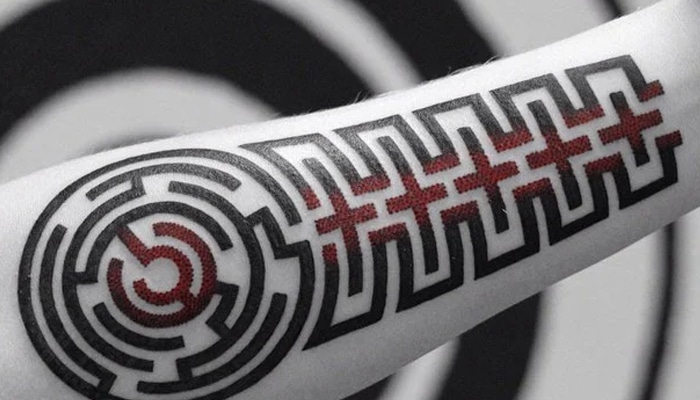 tatuajes poligonales a dos tonos