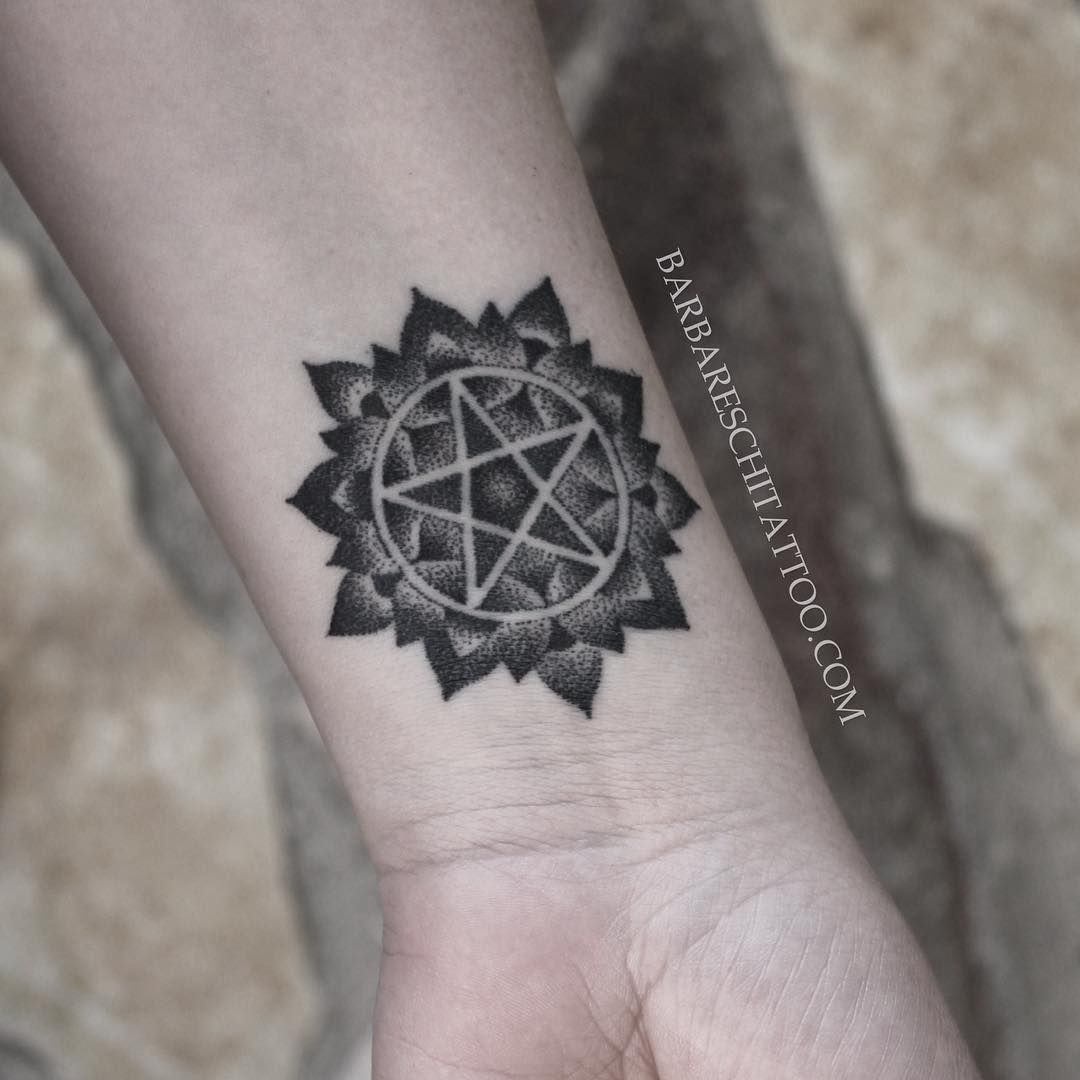 tatuaje celta minimalista