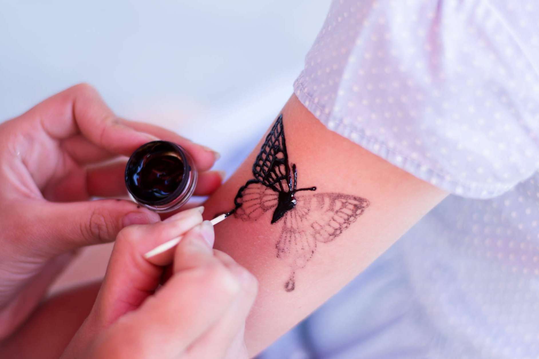 como hacer un tatuaje temporal