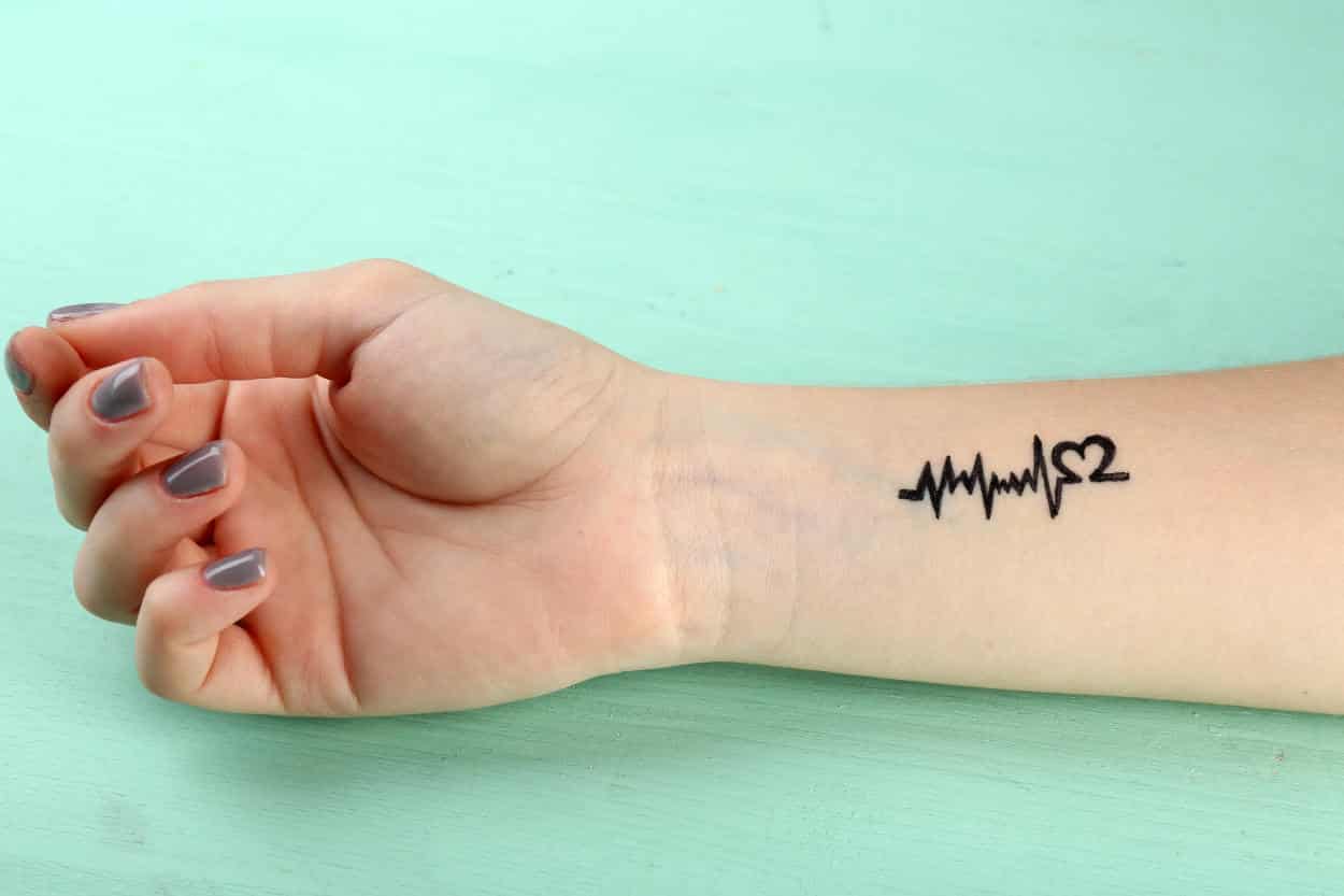 diseños populares de tatuajes minimalistas