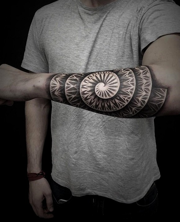 Tatuaje lobo antebrazo hombre