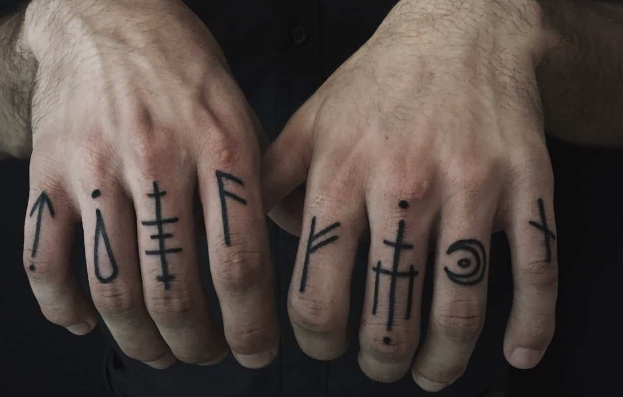símbolos nórdico tatuajes