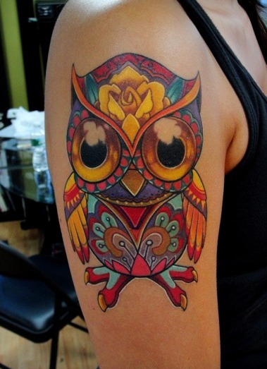 Tattoos de búhos coloridos