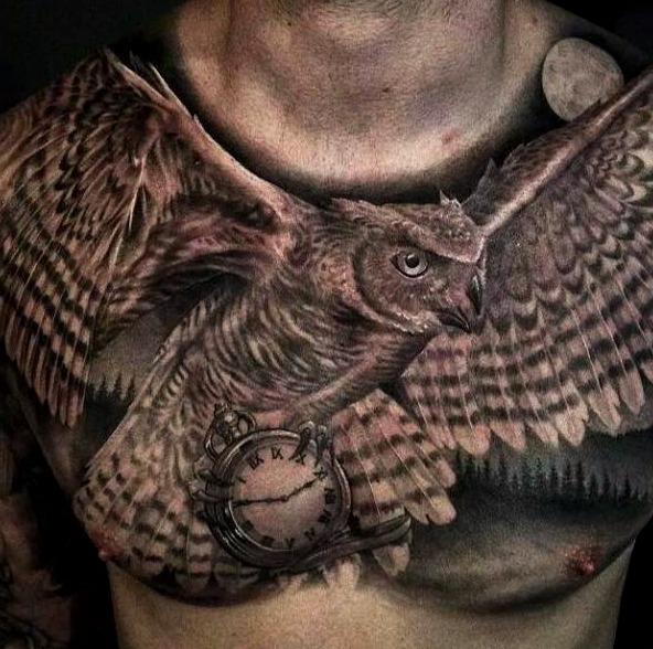 Tattoo buho reloj realista