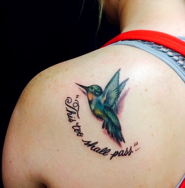 Tattoo colibrí con nombre