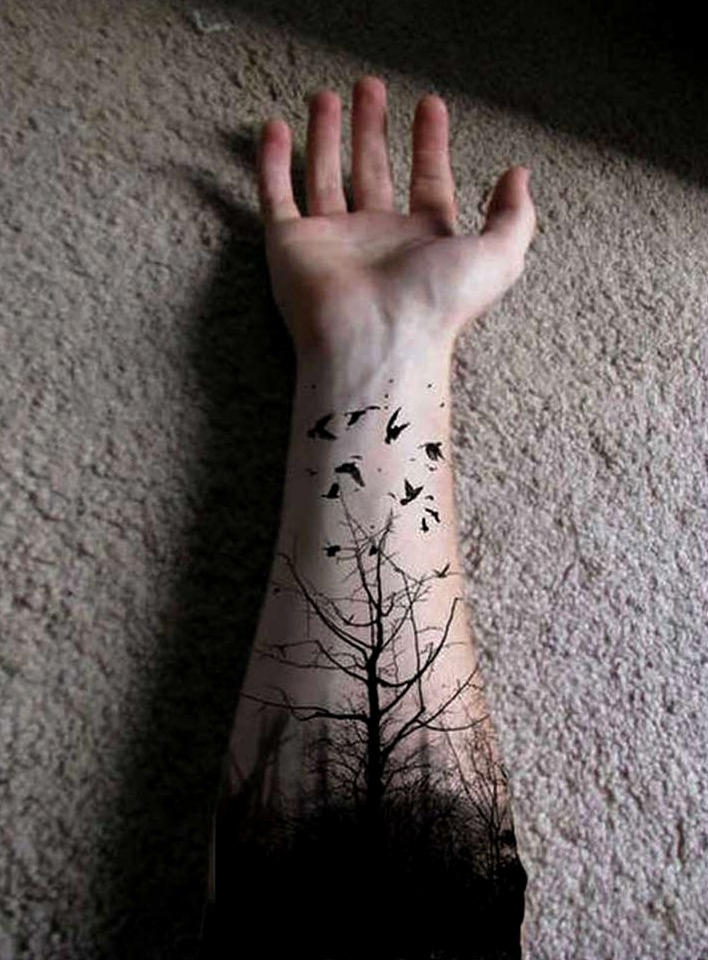 Tattoo paisaje con cuervo