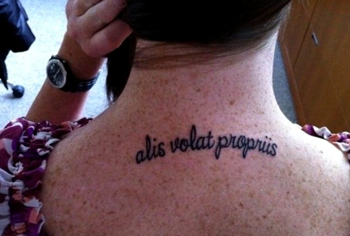 Tatuajes nombres espalda
