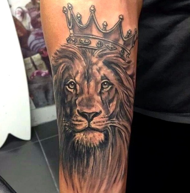 Tattoos de leones con corona