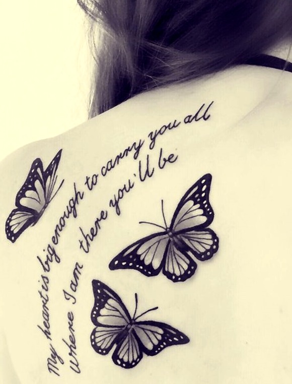 Tatuaje mariposa letras