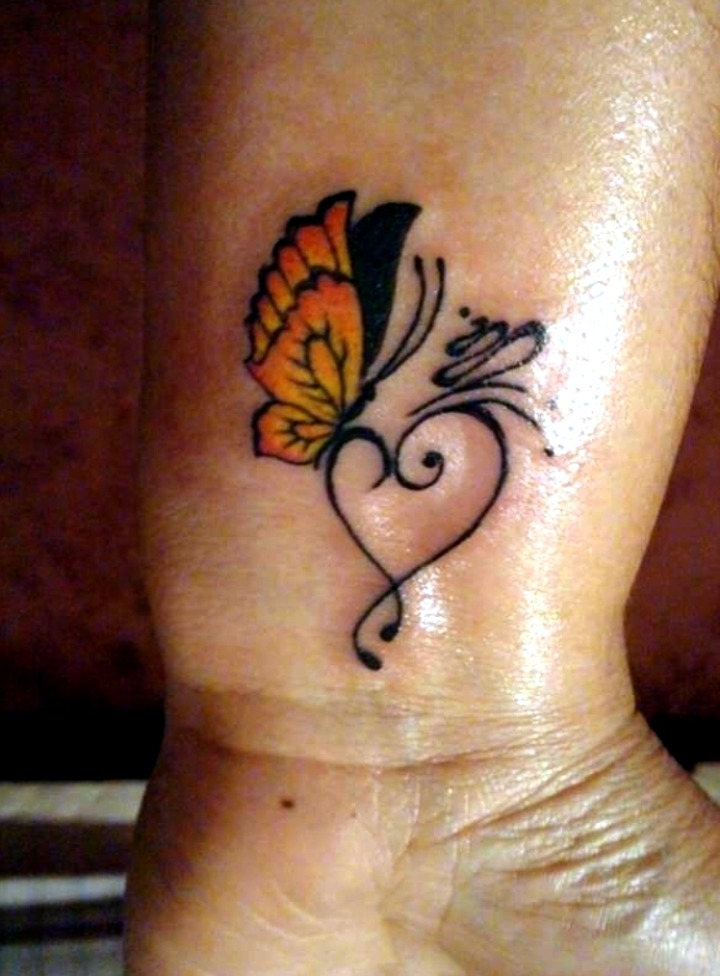 Tattoo mariposa color muñeca