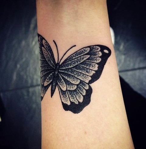 Tatuaje mariposa muñeca