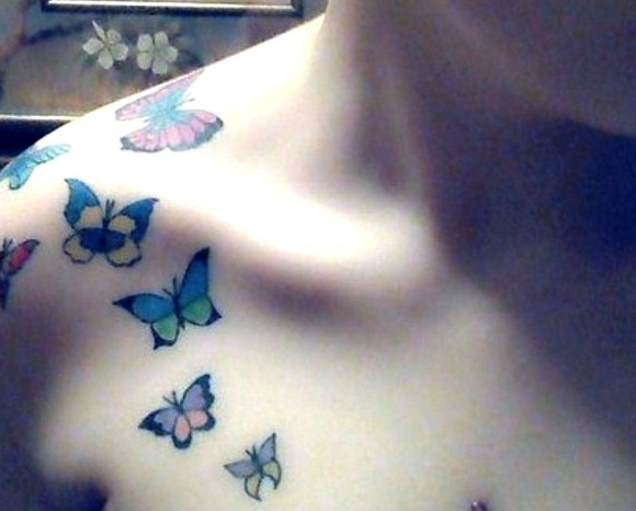 Diseño mariposa clavícula