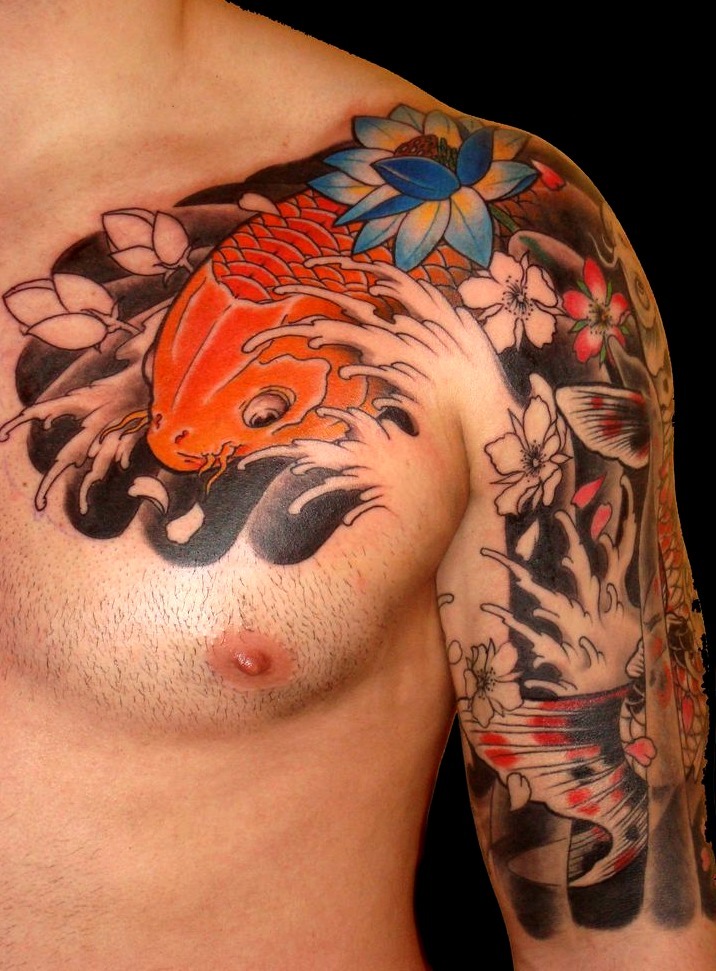 Peces con flor de loto tattoo