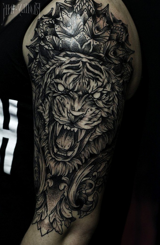 Tatuaje tigre rugiendo