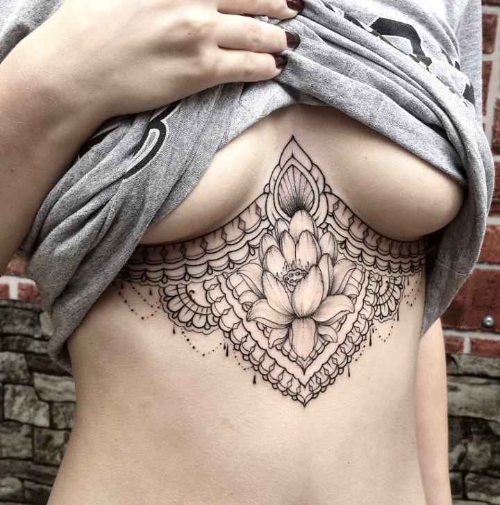 Tattoos underboob originales