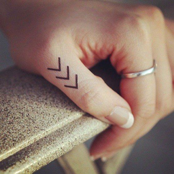 tatuaje minimalista simbolo