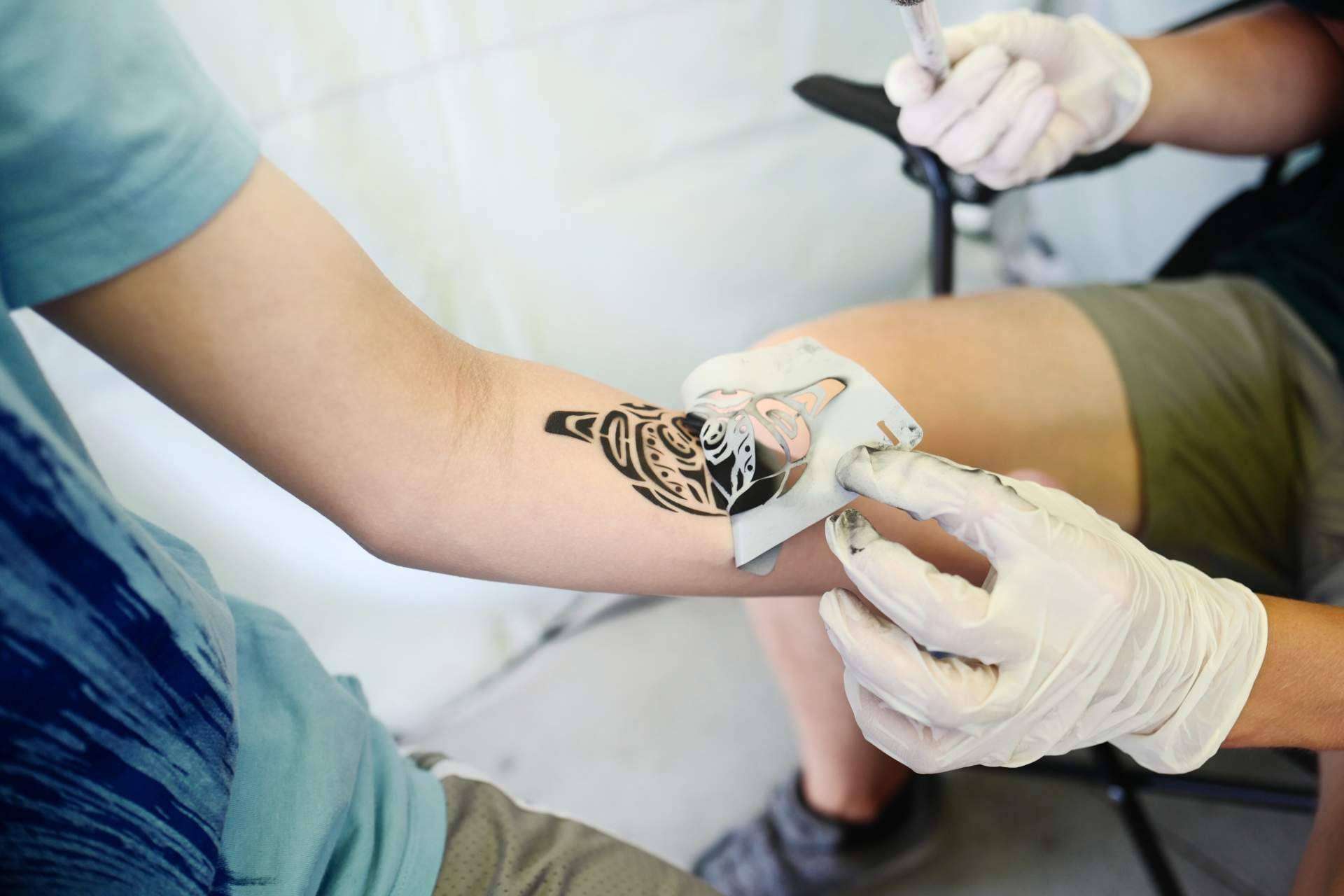 tatuaje temporal ejemplo