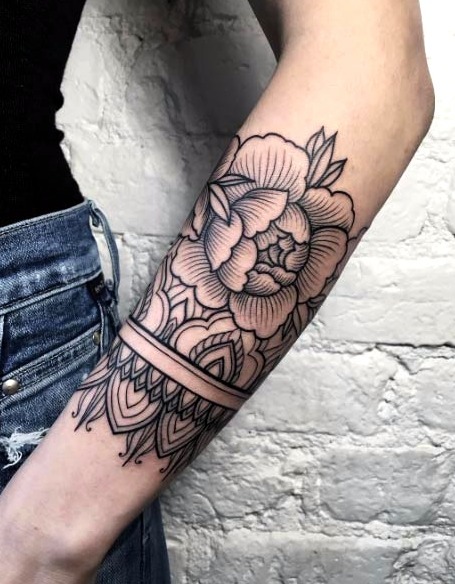 Diseño tatuaje bonito brazo
