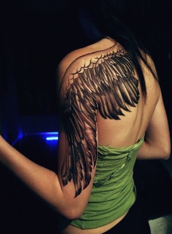 Tatuajes alas realistas