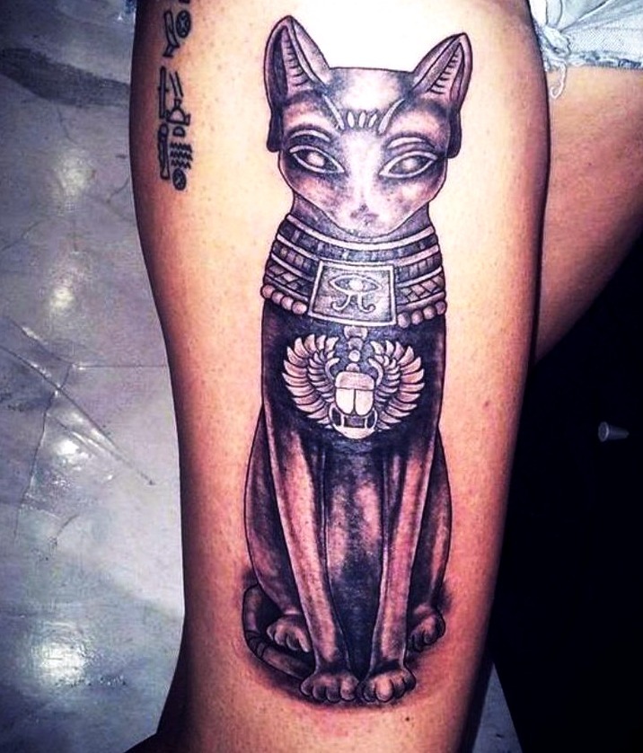 Diseño gato esfinge geométrico