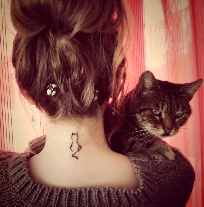 Tatuaje contorno gato