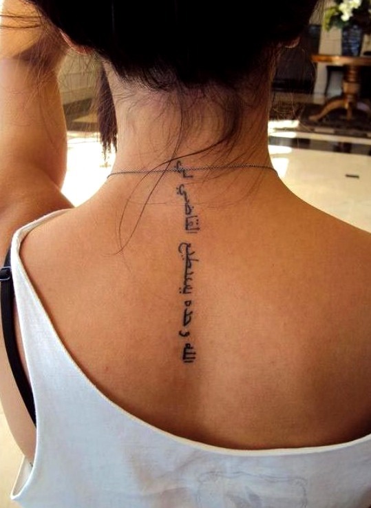 Nombre en árabe tatuaje