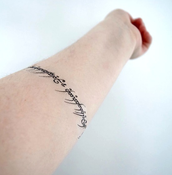 Alfabeto élfico tattoo