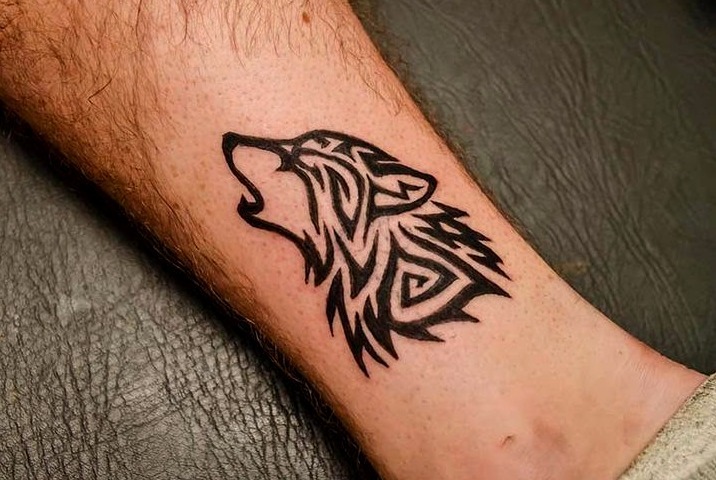 Tatuajes de lobos tribales