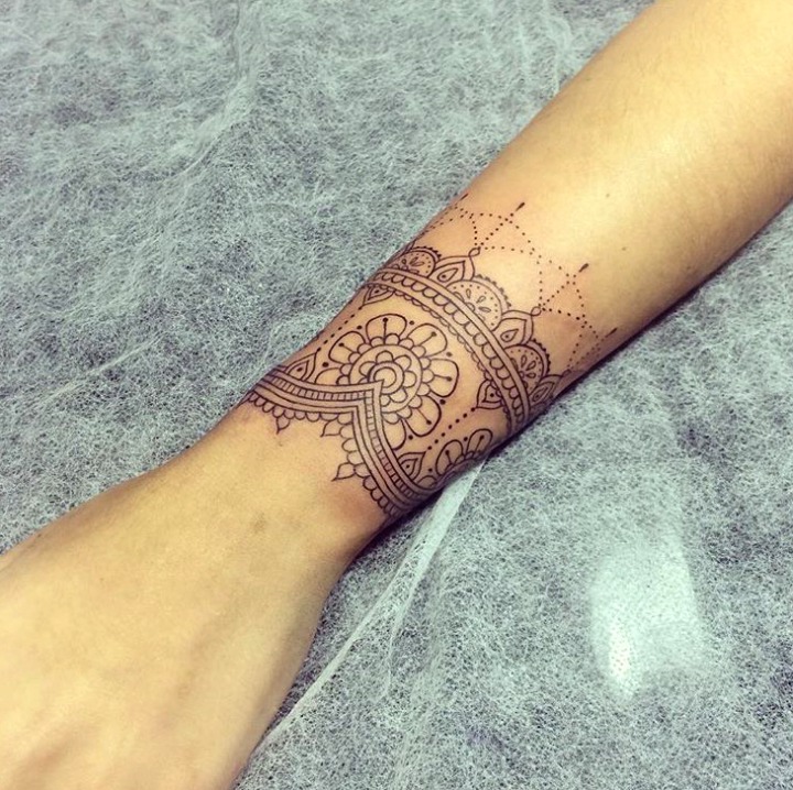 Tatuaje mandala muñeca