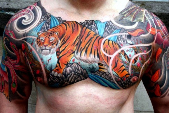Tatuajes pecho y brazo tribal