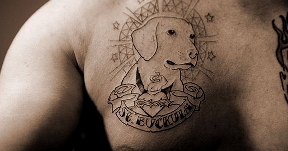 Tatuaje labrador negro