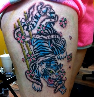 Diseño tigre acuarela azul