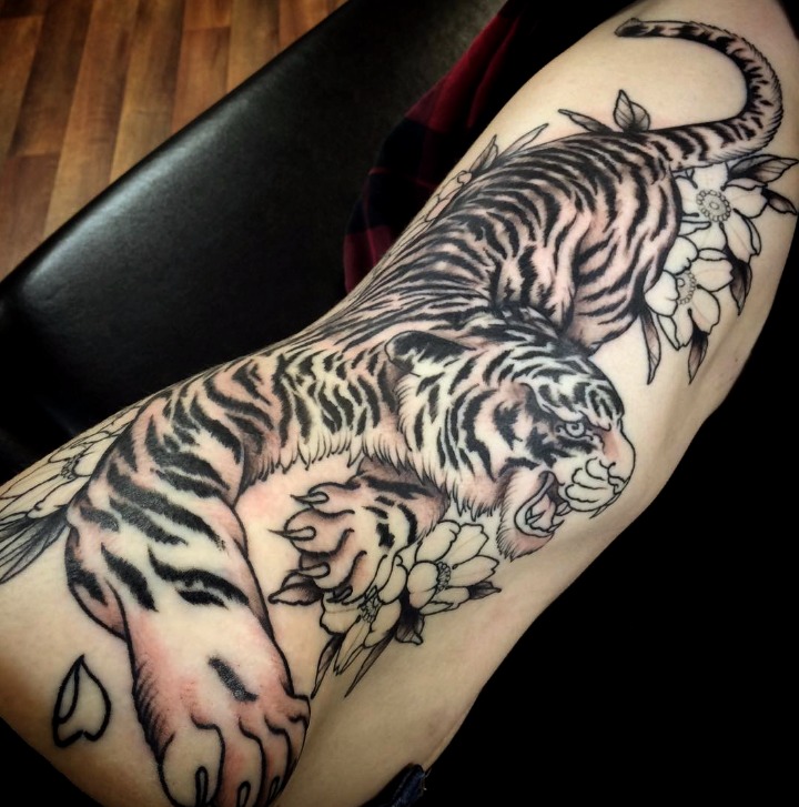 Tatuajes de tigres mujer