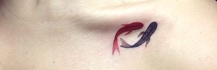 Símbolo zodiacal piscis tattoo