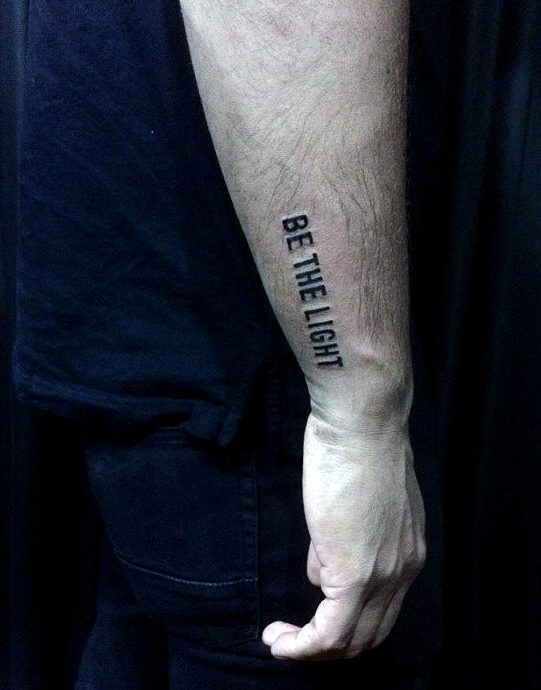 Tatuaje nombre cursiva antebrazo