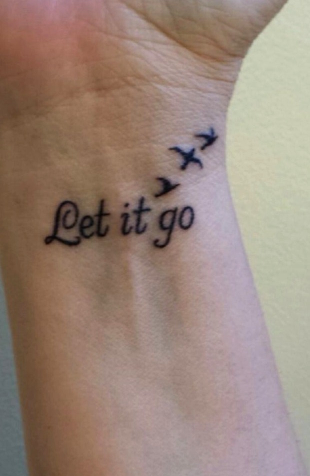Tatuaje frase larga antebrazo