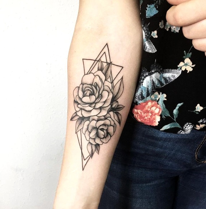 Tatuaje rosa antebrazo