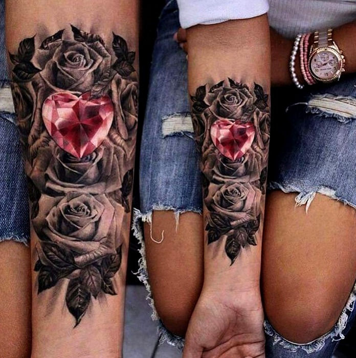 Tatuaje pluma antebrazo
