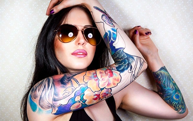 Tatuaje rosa brazo