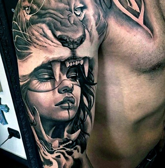 Tatuaje león brazo hombre