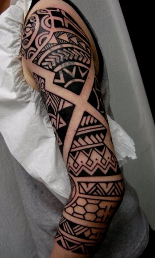 Tatuaje tribal brazo