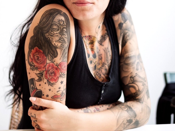 Diseño de tatuaje en hombro y brazo