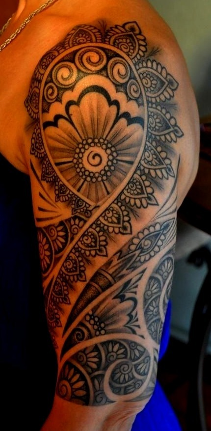 Tatuaje a color hombro y brazo