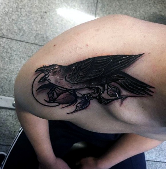 Tatuaje hombro hombre lobo