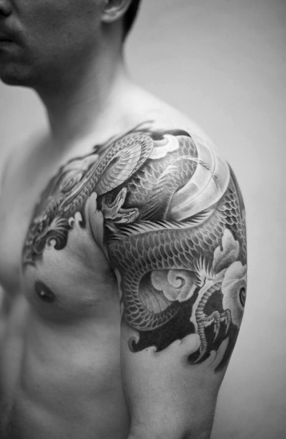 Tatuaje hombro hombre águila