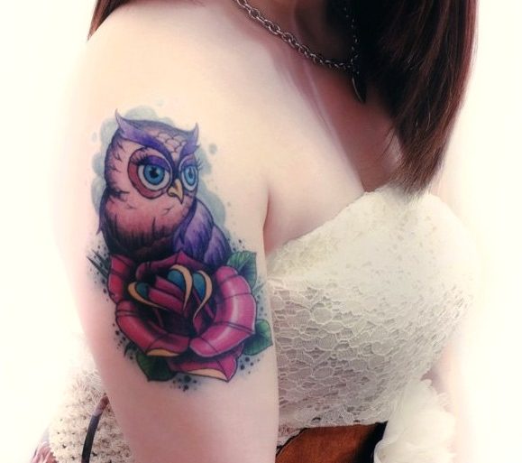 Tatuaje femenino hombro