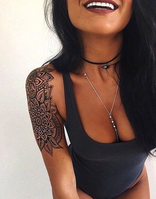 Tatuaje acuarela hombro