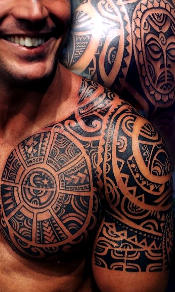 Tatuajes pecho hombre alas