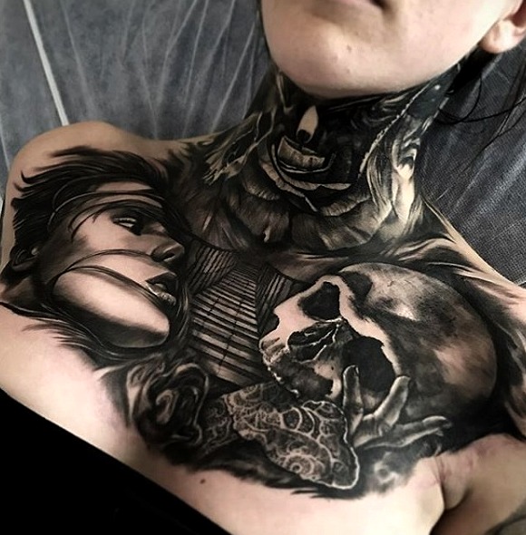 Tatuajes pecho mujer flores
