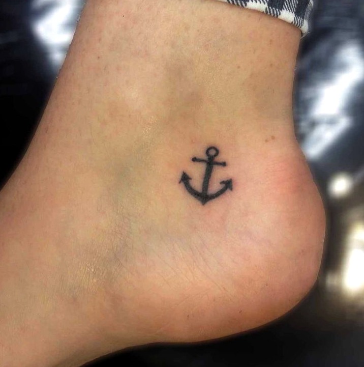 Tatuajes minimalistas pie
